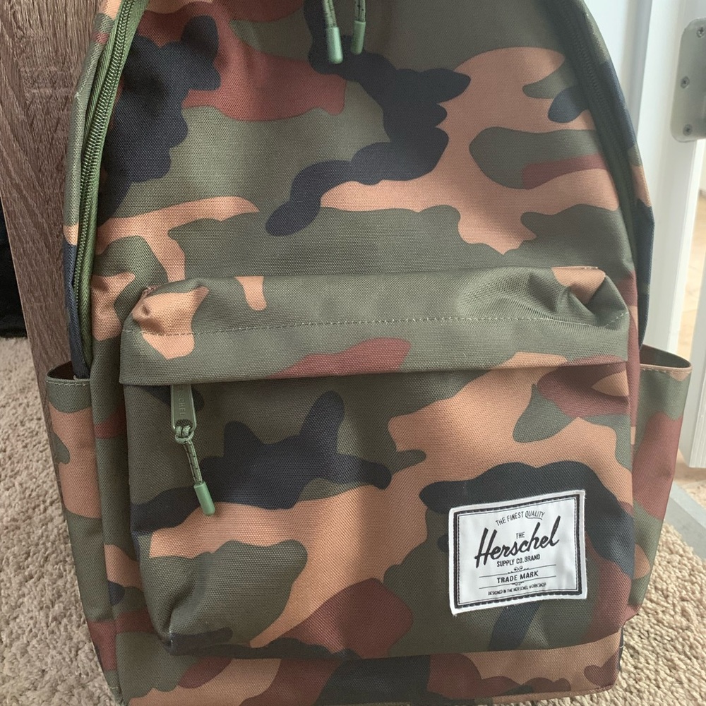 Hershel camo backpack